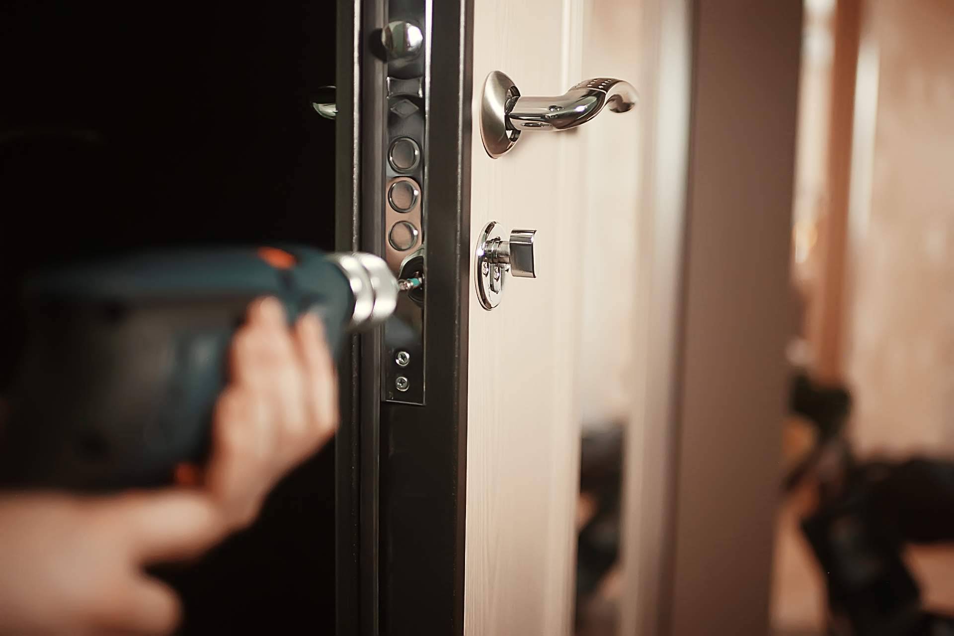 Soluciones González cuenta con un equipo de cerrajeros Elche disponibles las 24 horas