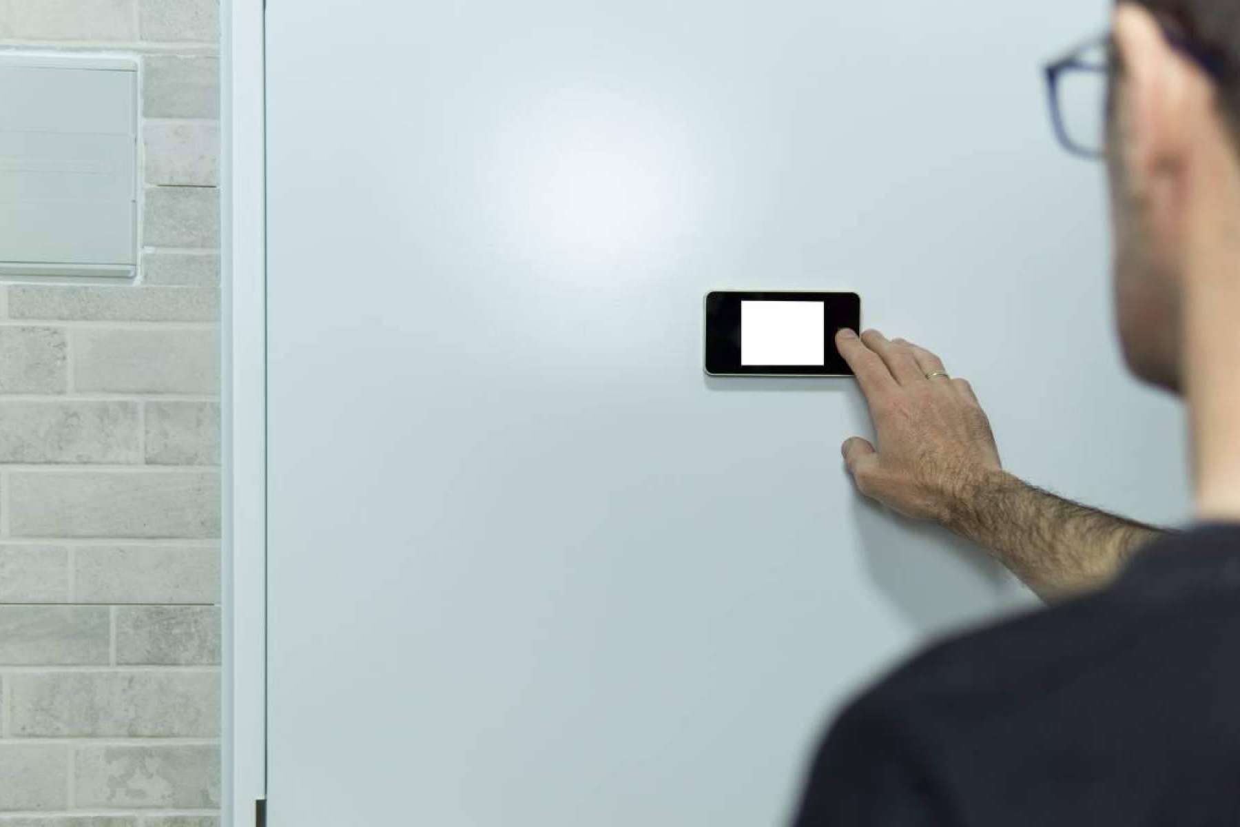 Las mirillas electrónicas para puertas mejoran la seguridad de una vivienda o negocio