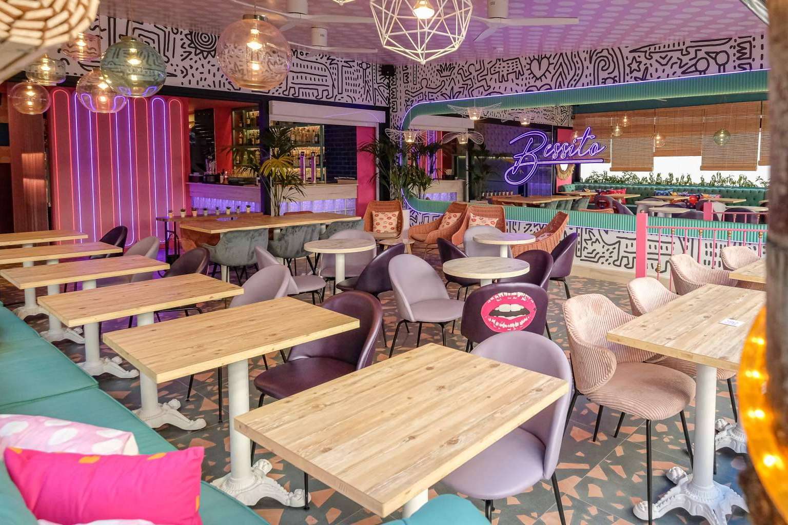 Apartmueble ofrece una guía práctica para elegir el mobiliario adecuado para un restaurante