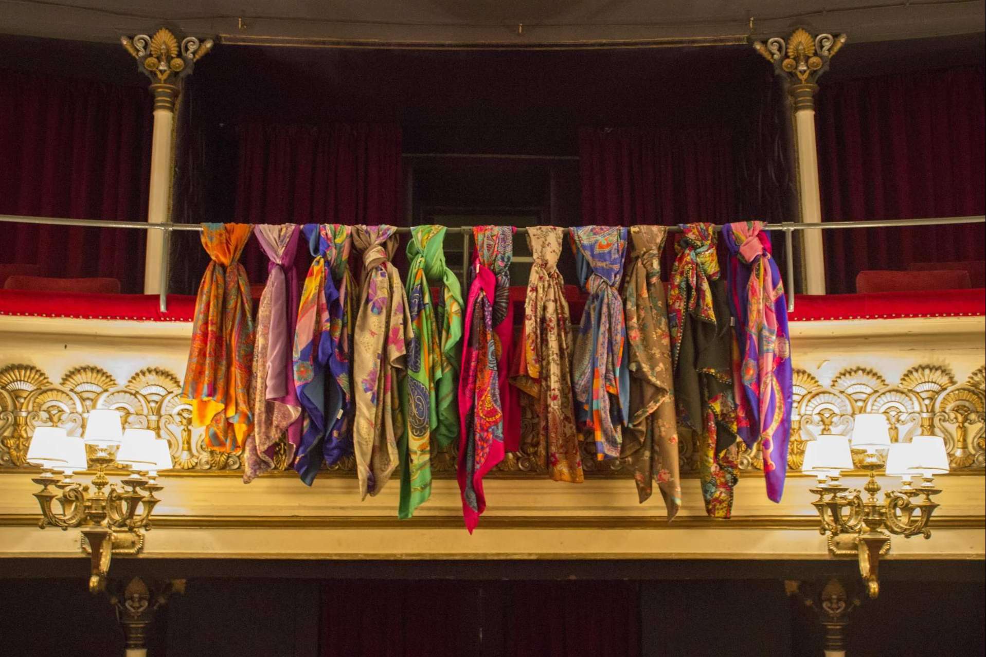 Tienda online especializada en la venta de kimonos a medida, fulares y pañuelos de seda y bufandas de mujeren Zaragoza