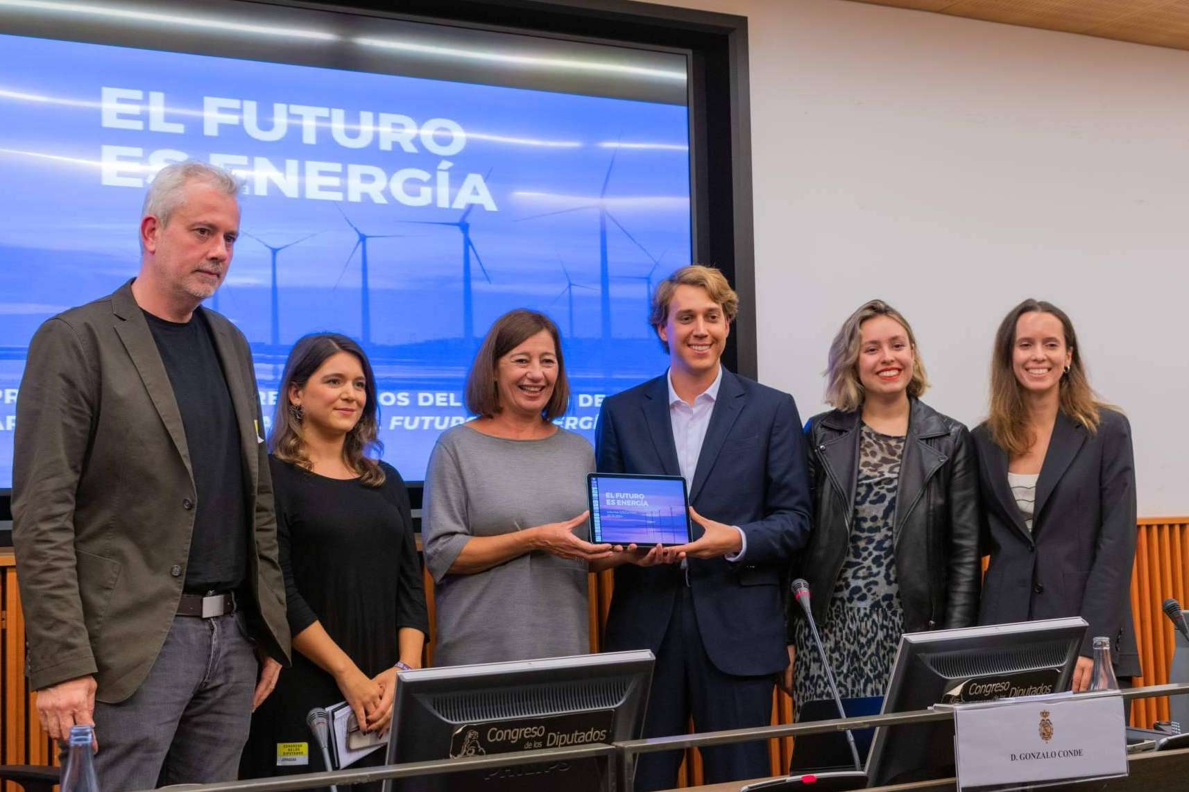 La mayoría de los jóvenes considera vital acelerar la transición energética ante la crisis climática