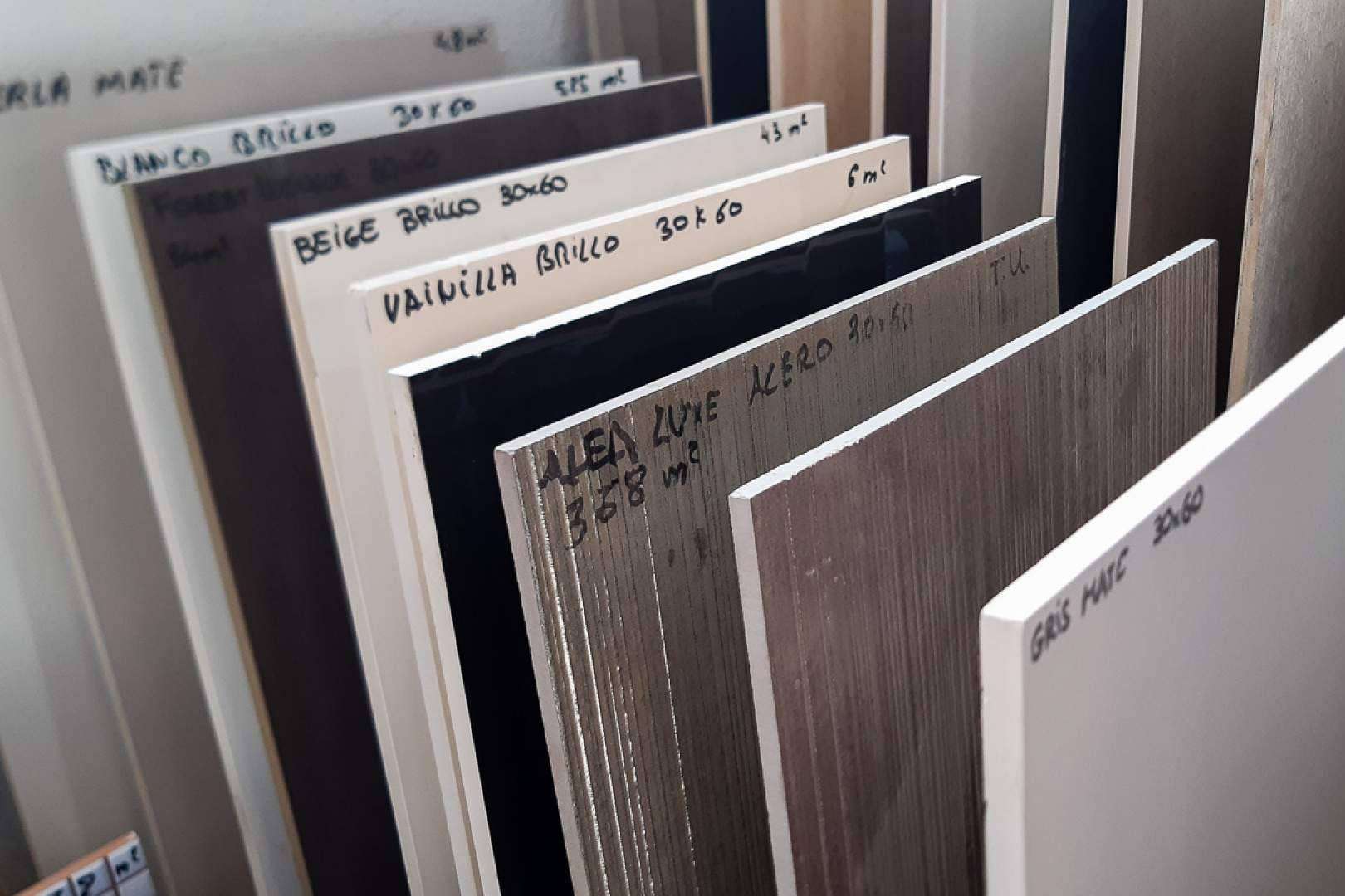Extenso catálogo de azulejos porcelánicos outlet multimarca, hasta fin de existencias, en Artegres
