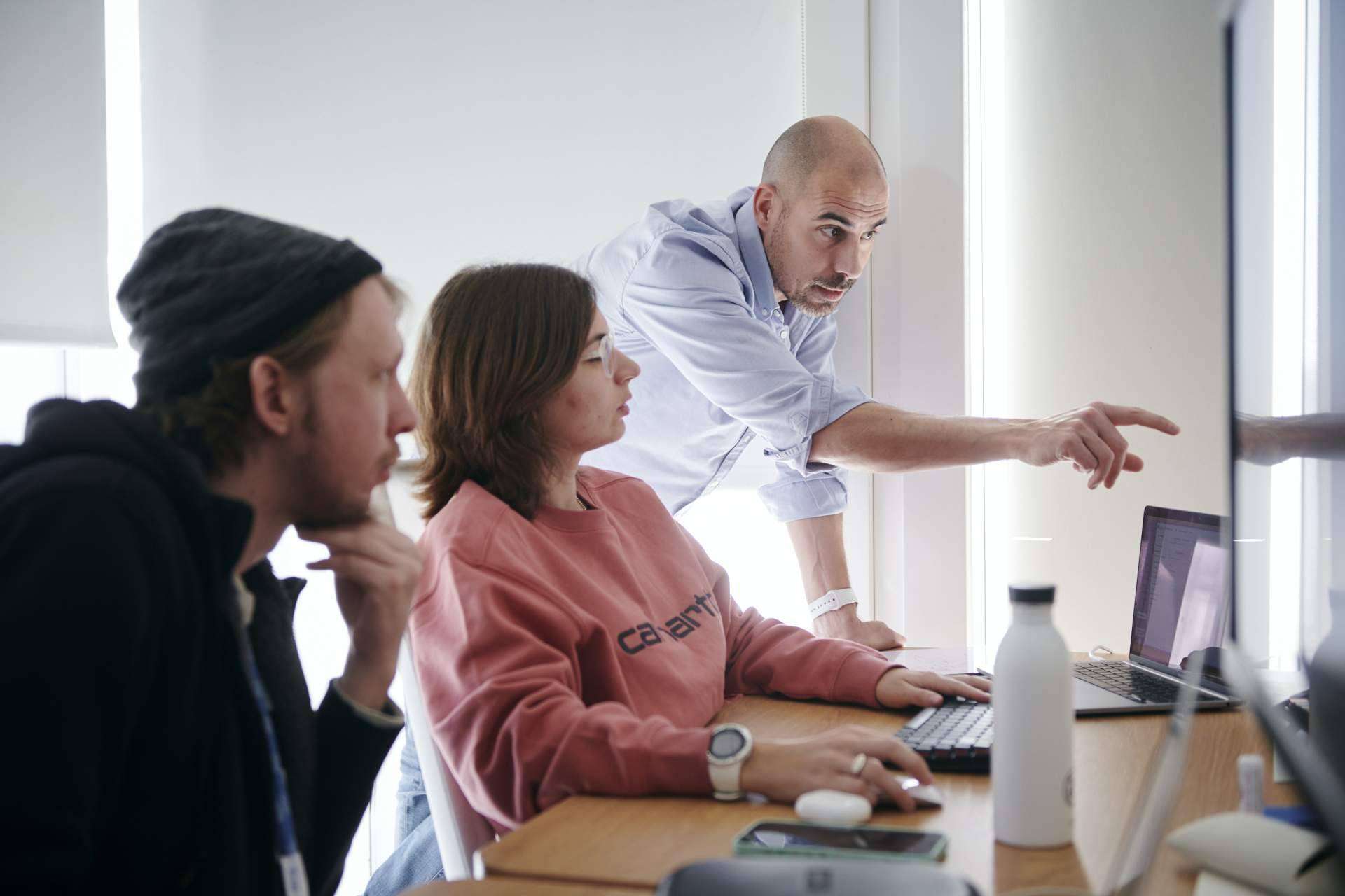 arol.dev ofrece una novedosa solución que revoluciona el Onboarding de nuevos ingenieros en empresas tecnológicas