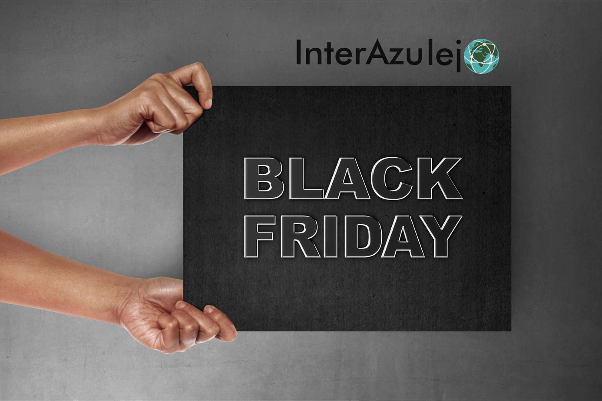 Black Friday a la distancia de un clic de la mano de interazulejo