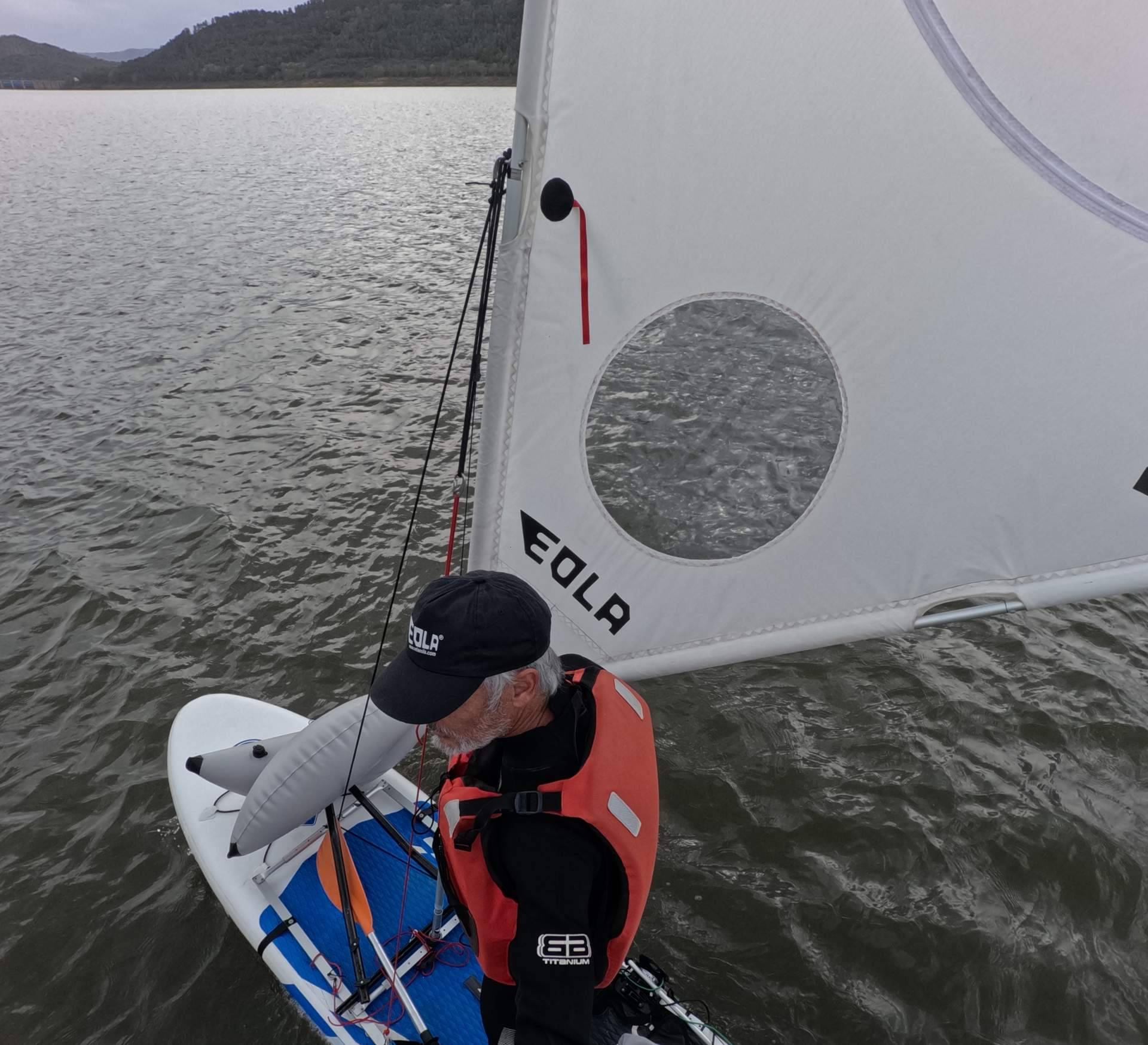 Disfrutar de los días de viento con la práctica de paddle con Vela Eola