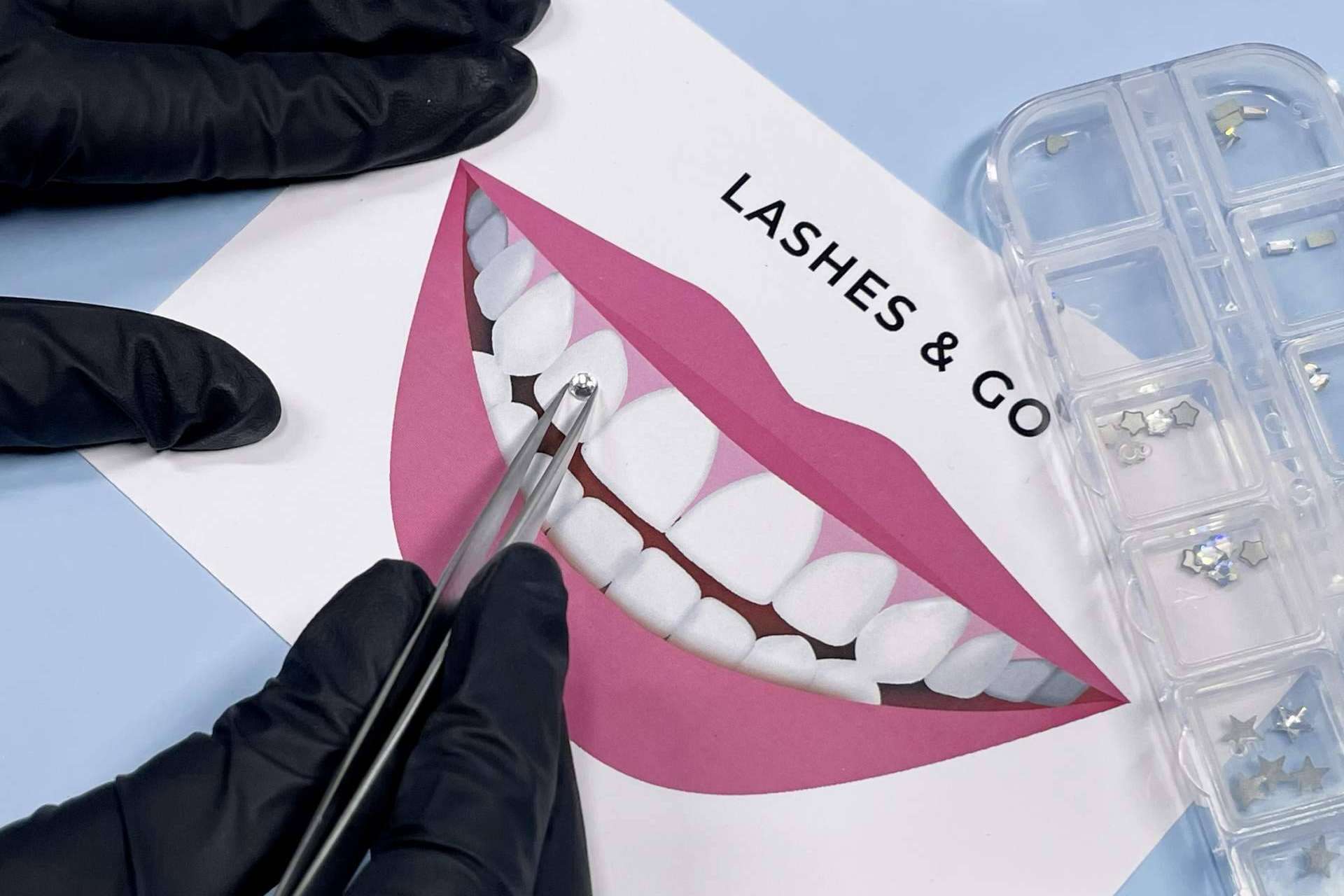 Lashes & Go incorpora las joyas dentales a su exclusiva oferta de servicios