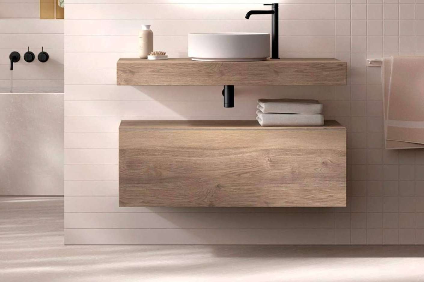 Muebles de baño suspendidos, la revolución que transforma espacios pequeños en grandes diseños