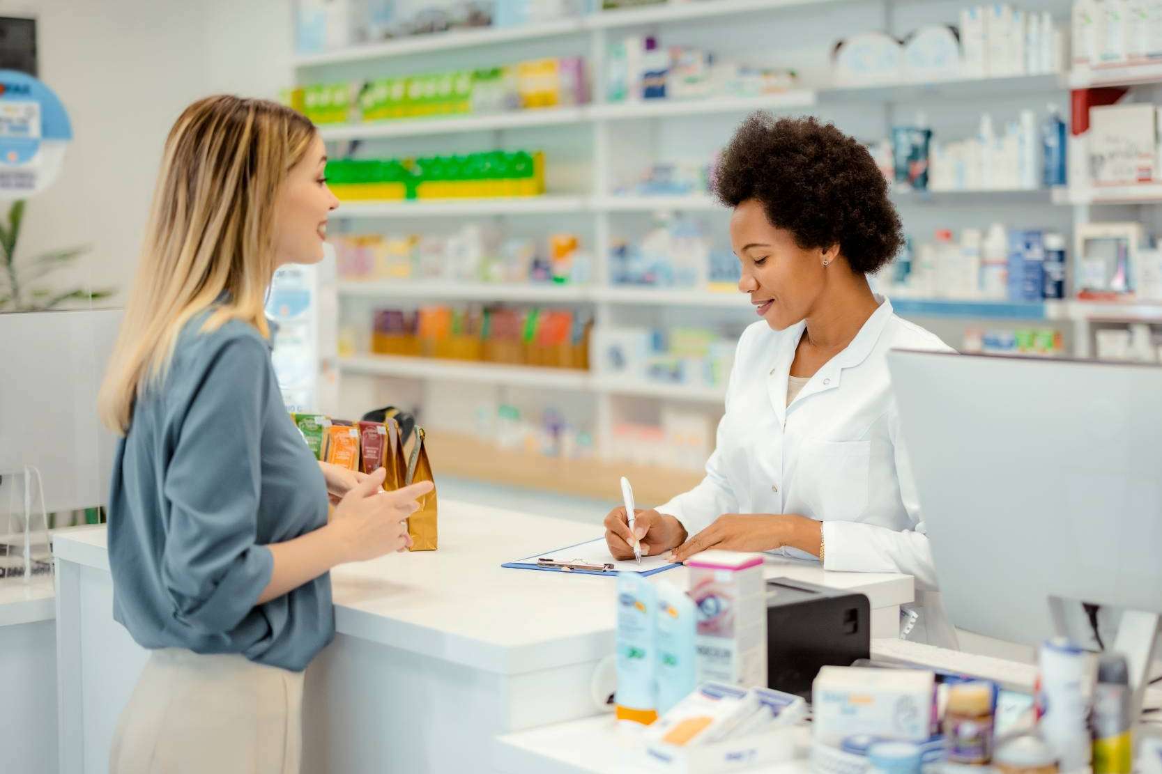 Compromiso social en las farmacias de España, iniciativas que marcan una diferencia