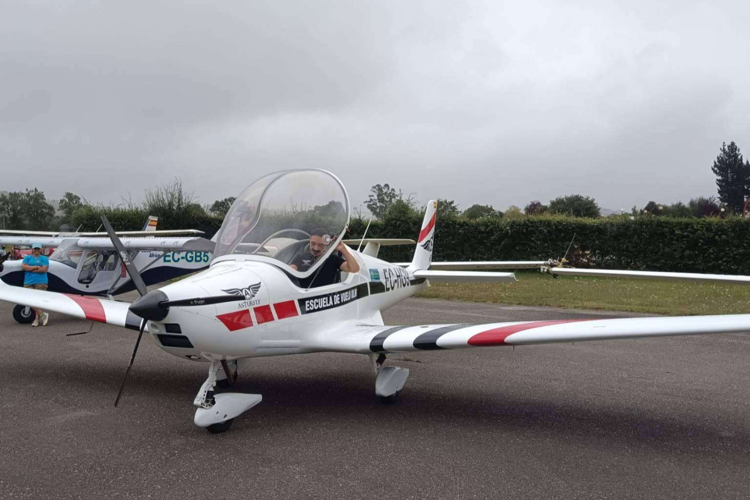 Piloto por un día, una experiencia única desde el aeródromo de La Morgal