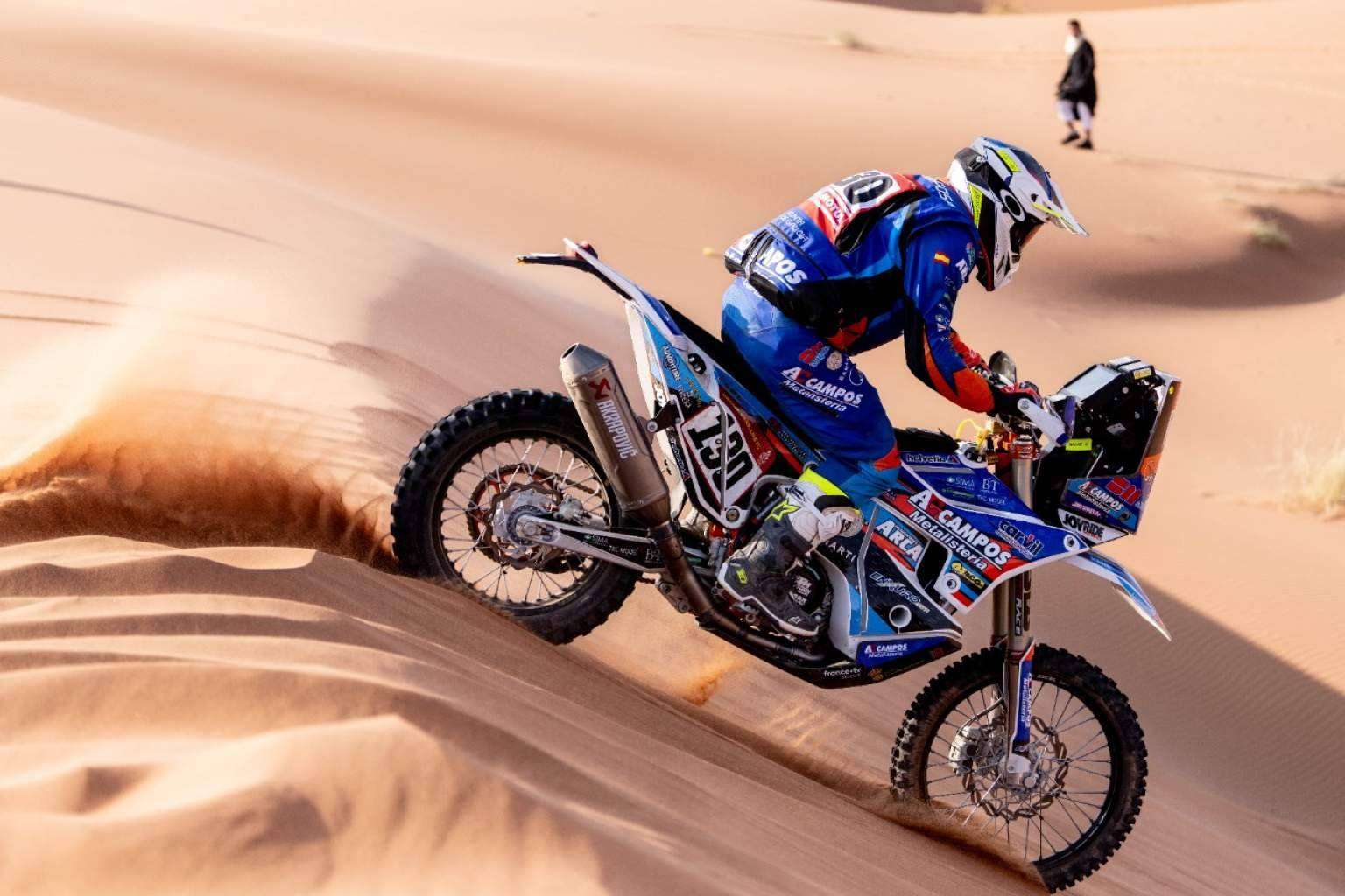 ADHESIVOSEMBARRADOS lanza una línea exclusiva de ropa off-road personalizada para pilotos