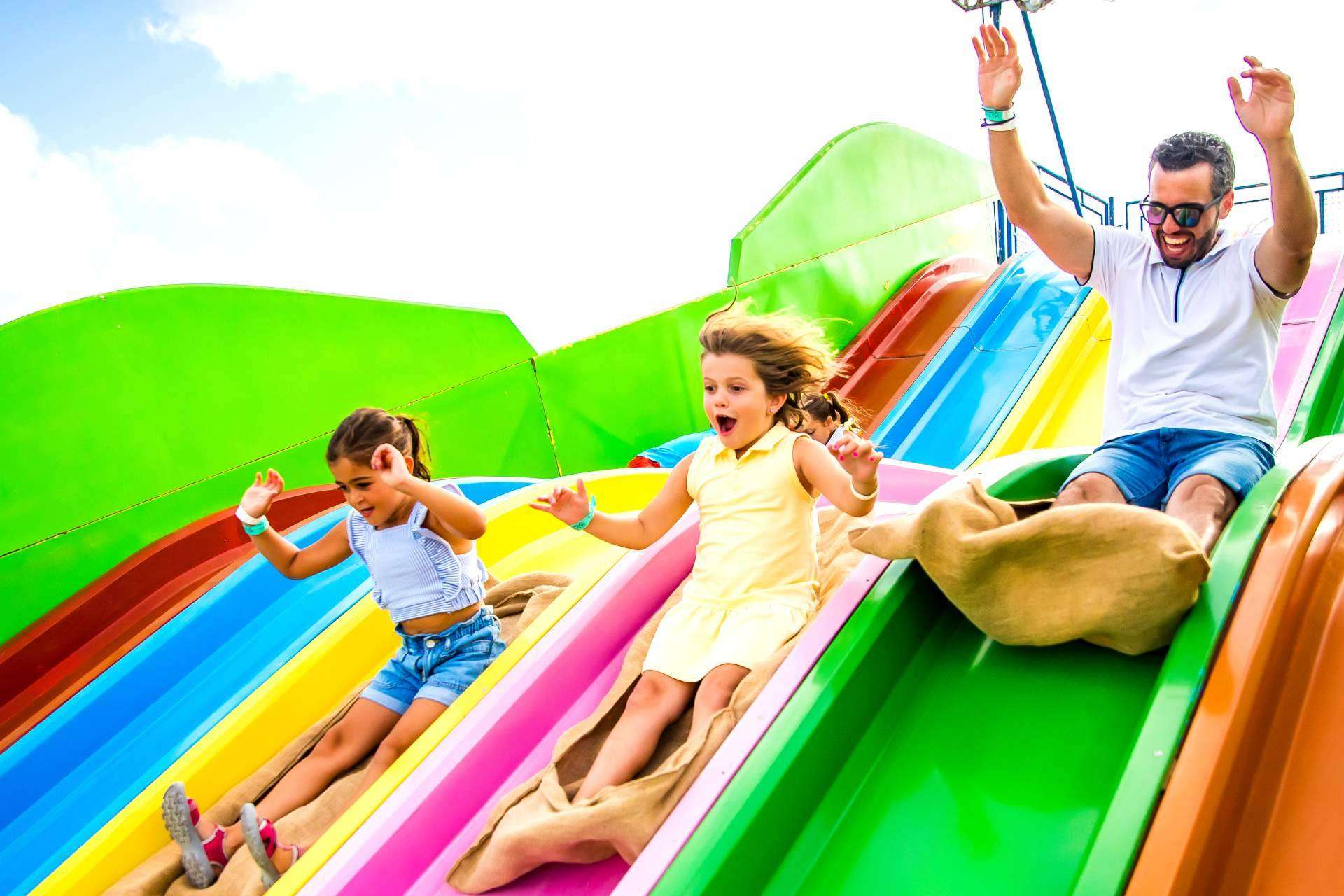 Atracciones, espectáculos y disfraces; así se vive el Carnaval en Pola Park