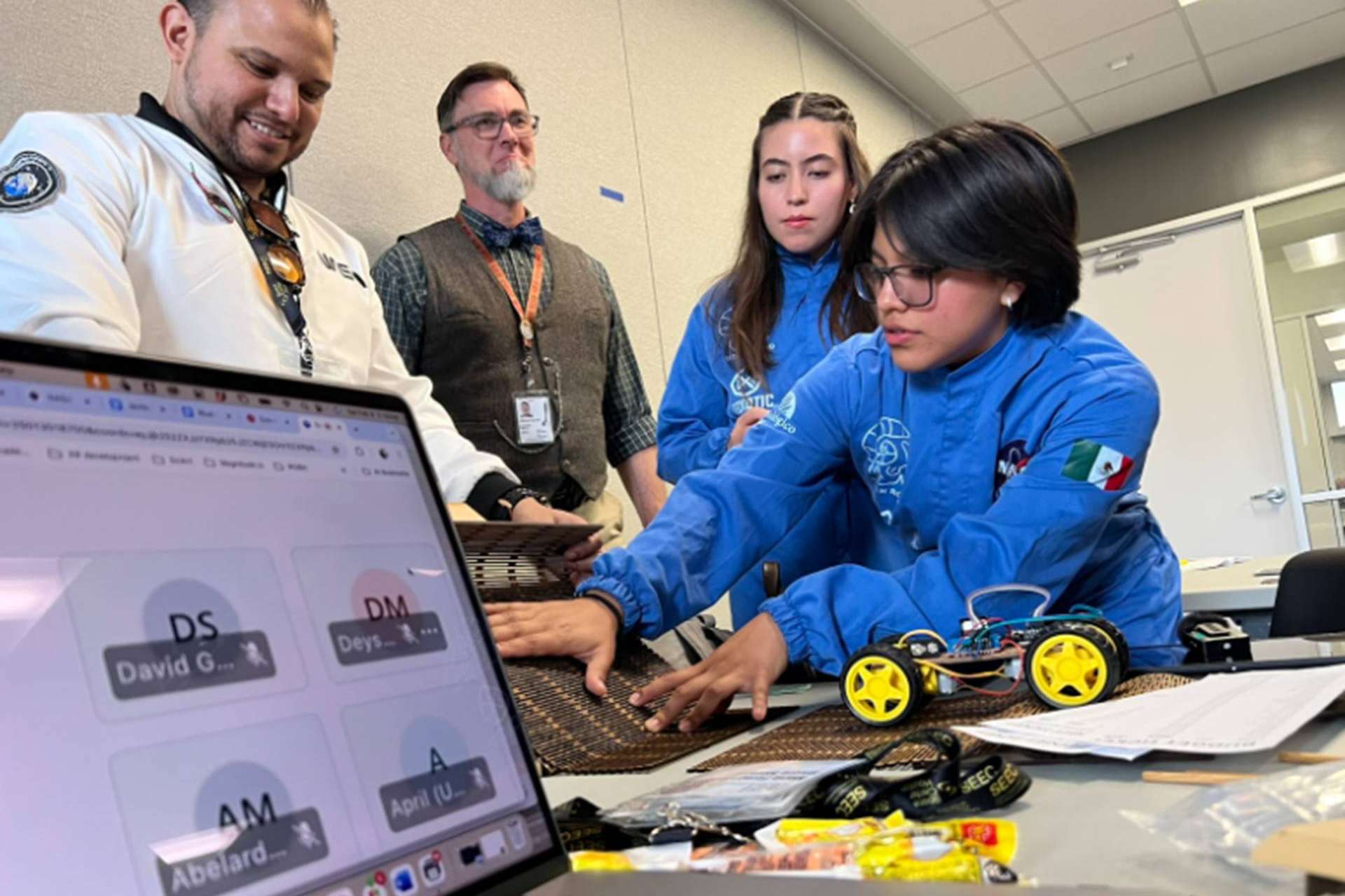 Equipo Multidisciplinario Lleva el Espacio a las Aulas a través de Congreso de Educación Espacial