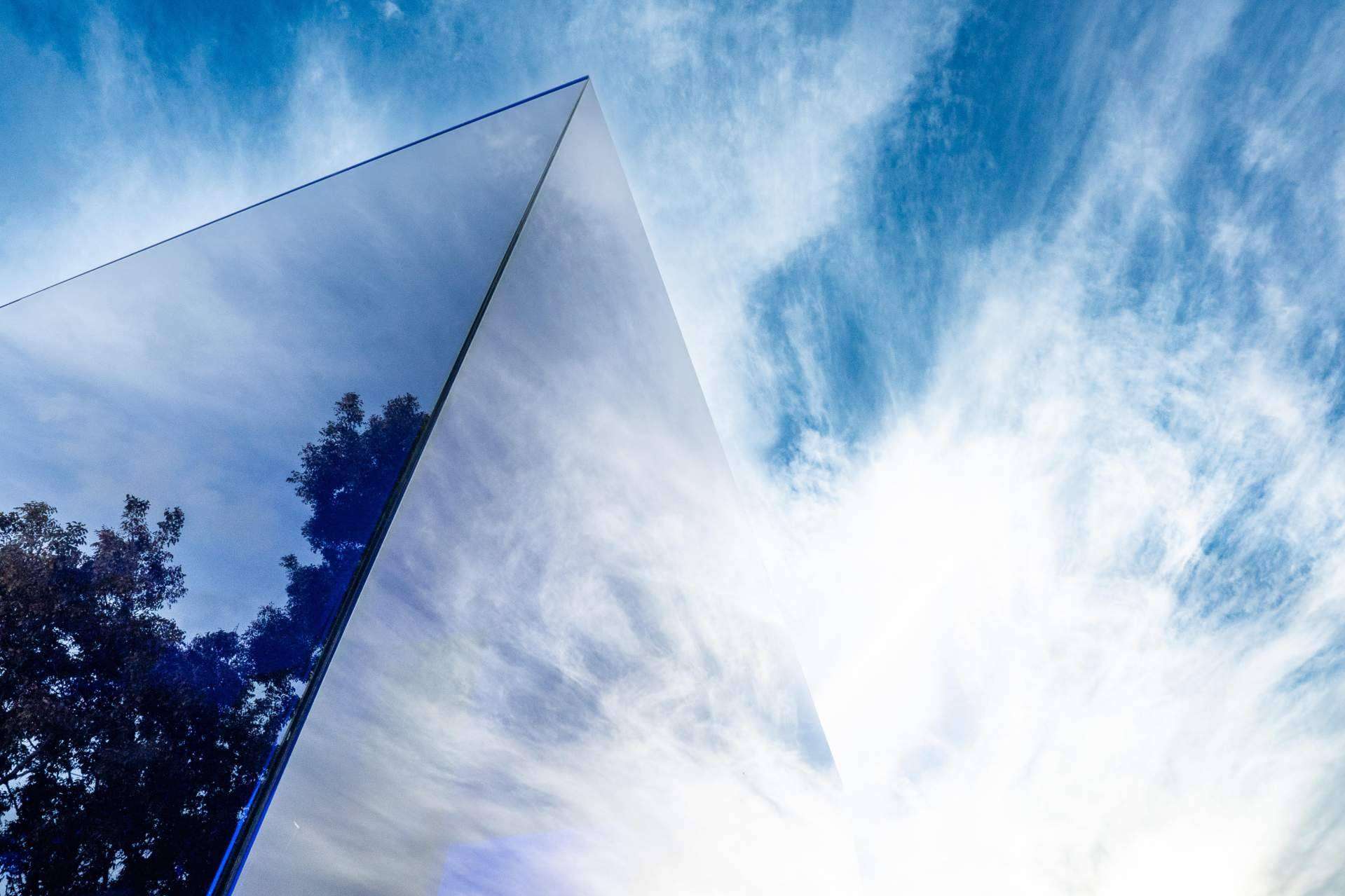 Rachel Valdés transforma el espacio con su impactante cubo Azul