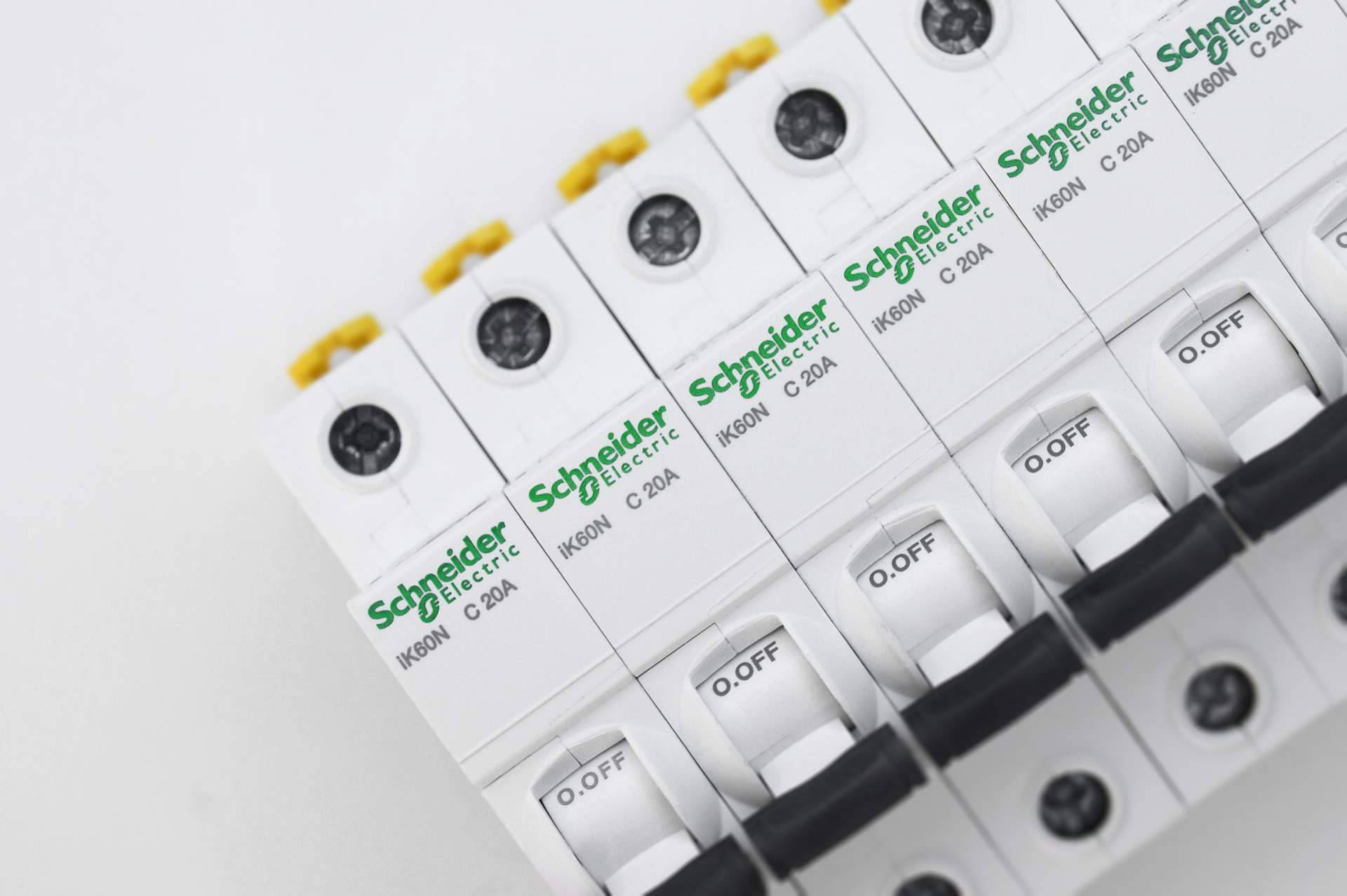 Material eléctrico Schneider Electric con garantía y rapidez en Cadenza Electric