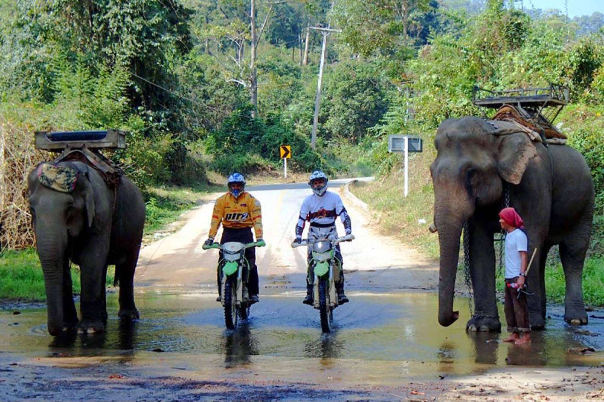 Recorrer las carreteras de Tailandia en moto, con Motorbeach Viajes