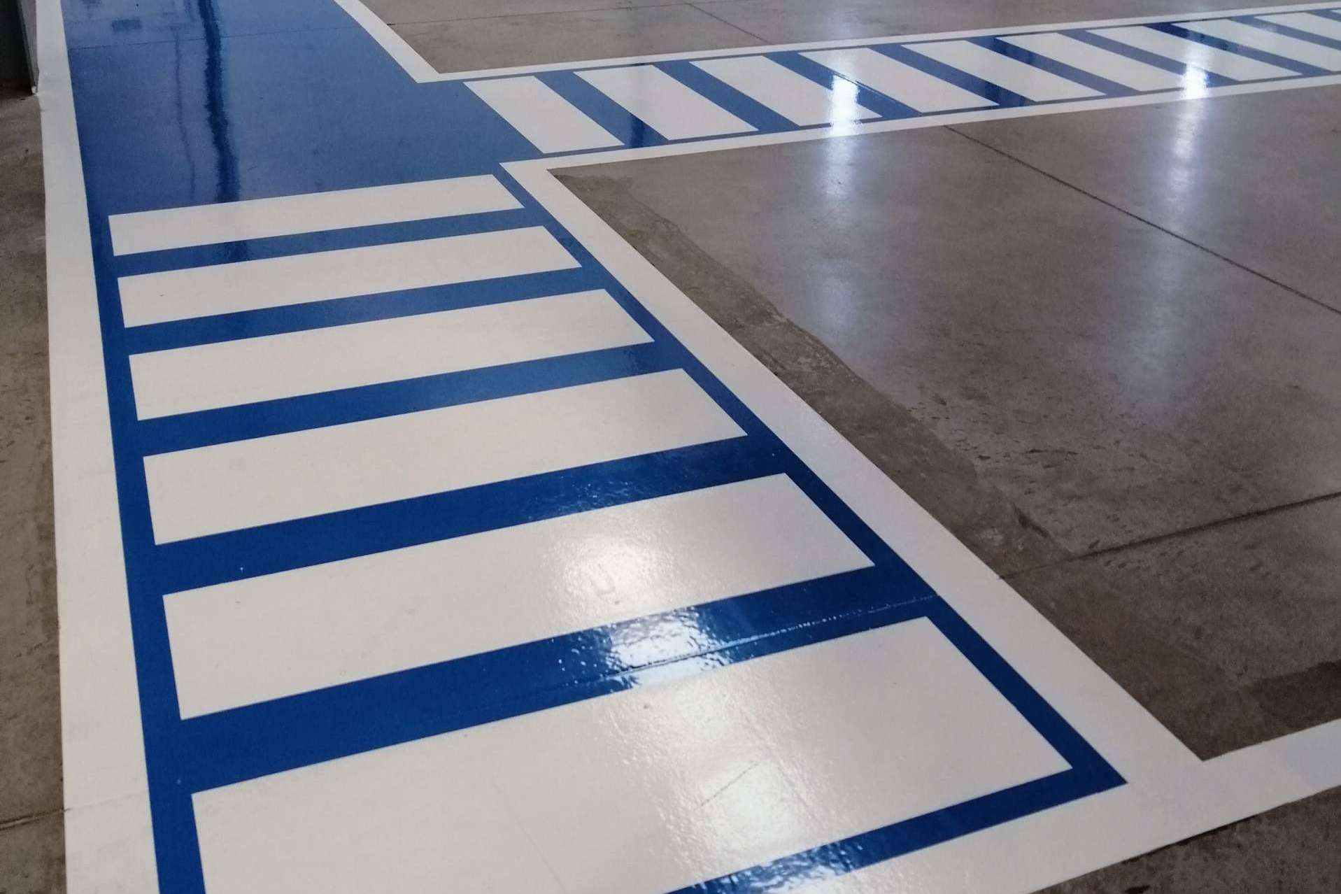 Espacios industriales más seguros y resistentes con los pavimentos de Serviarnau