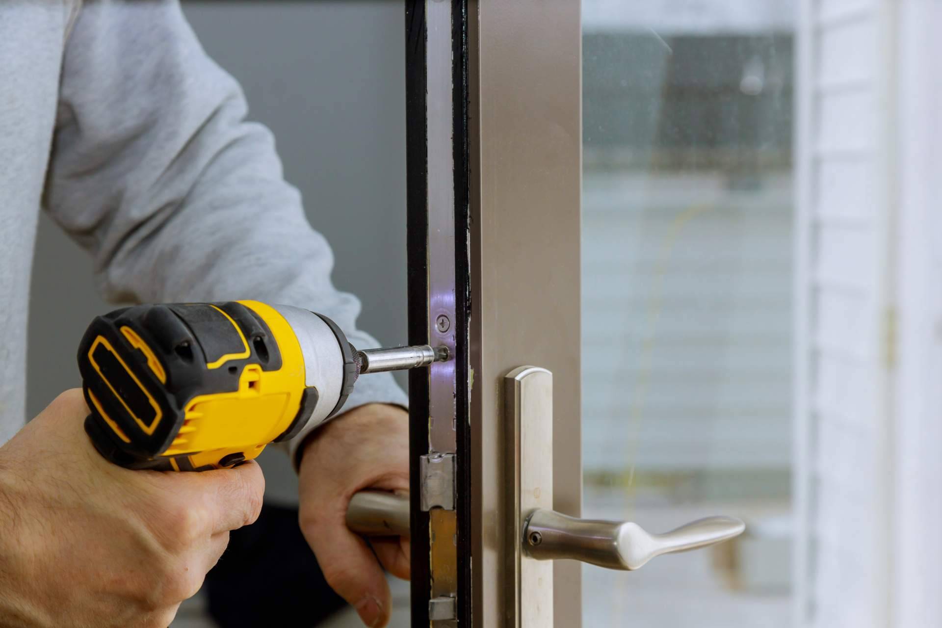 Cerrajero Técnico ofrece servicios de Cerrajeros 24 horas en apertura de puertas en la comunidad de Madrid