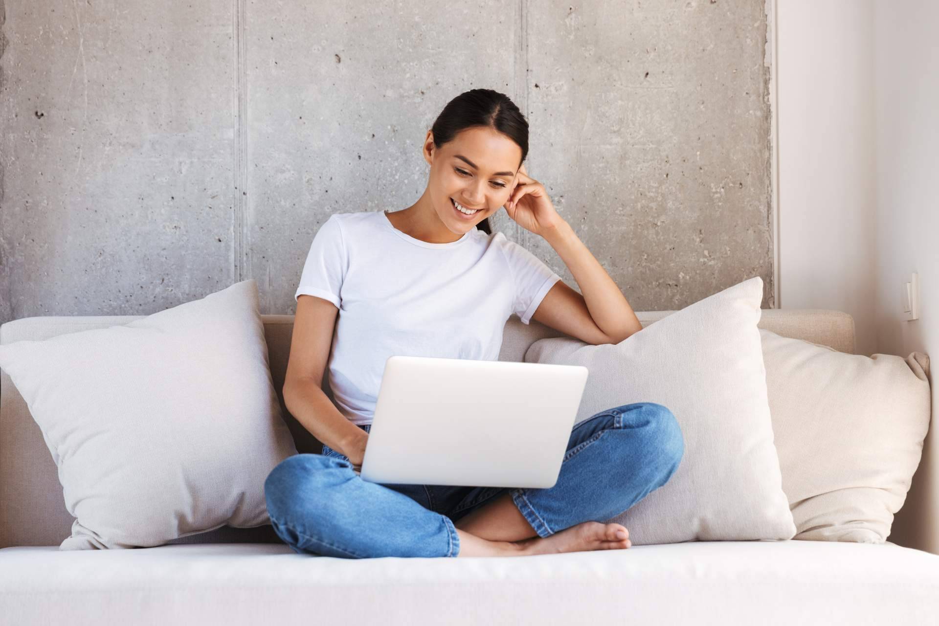 Ventajas de comprar sofás online; variedad, comodidad y ahorro