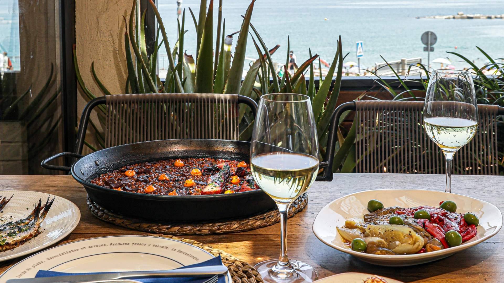 Barraca Barcelona, un restaurante mediterráneo en la Barceloneta para comer arroces a leña frente al mar