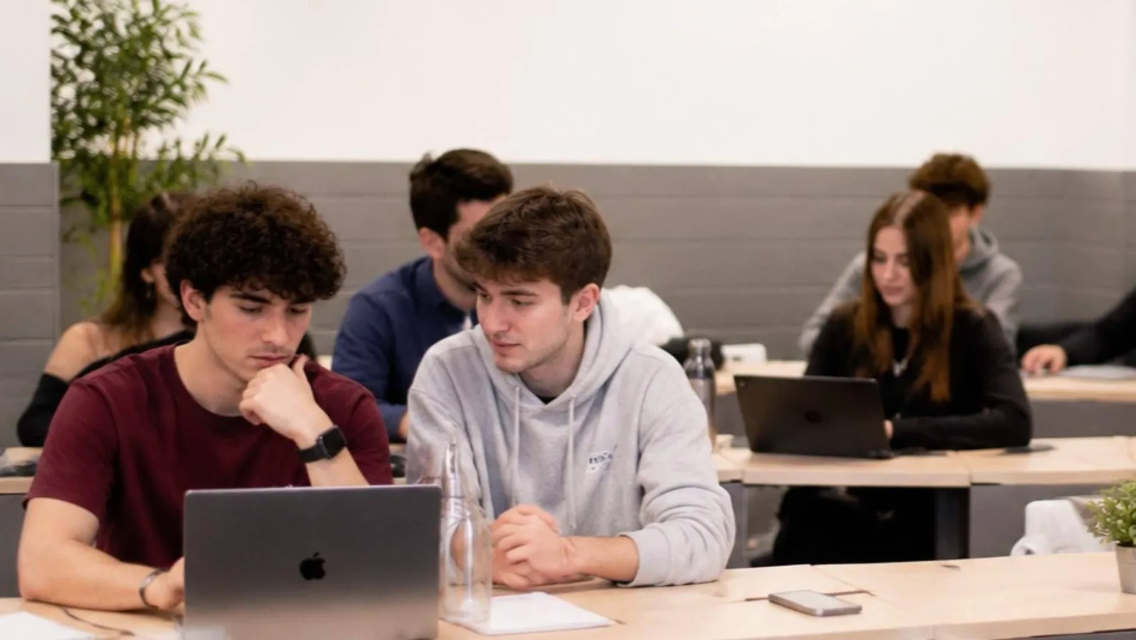 La FP refuerza su vínculo con la empresa ante la falta de perfiles técnicos